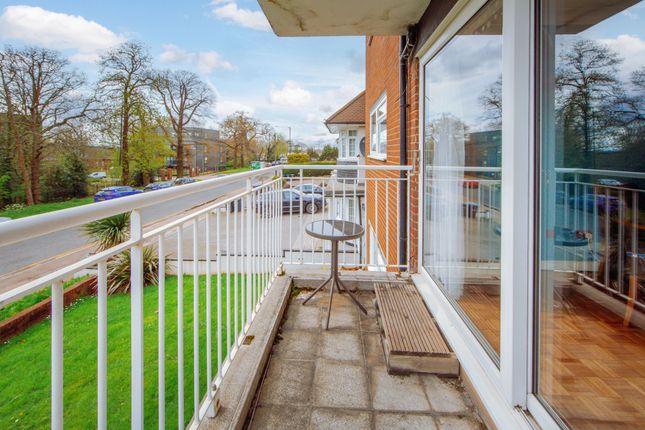 Flat for sale in Balmore Crescent, Cockfosters, Barnet