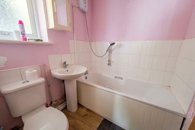 9, Fieldview Close, Coventry photo 3