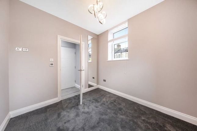 Flat to rent in Lancaster Road, Enfield