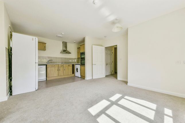 6, Archers Court, Elmside Walk, Hitchin photo 3