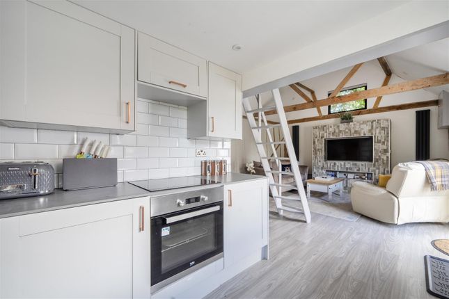 The White Barn, Grayswood Road, Haslemere photo 4
