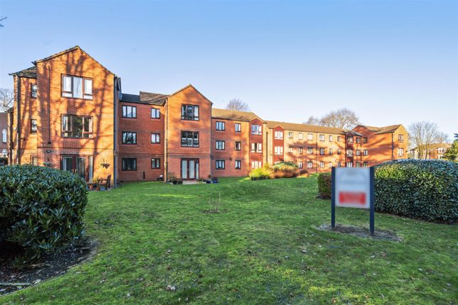 Thumbnail Flat for sale in Kelvedon Grove, Solihull