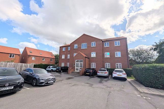 2-bed flat on 10, Mallard Ings, Louth, £105,000