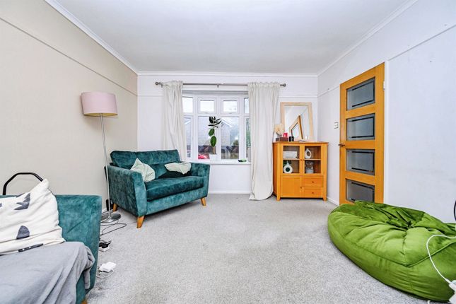 105, Great Elms Road, Hemel Hempstead photo 2