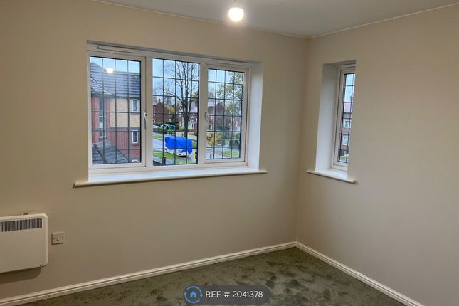 Flat to rent in Wythenshawe, Manchester