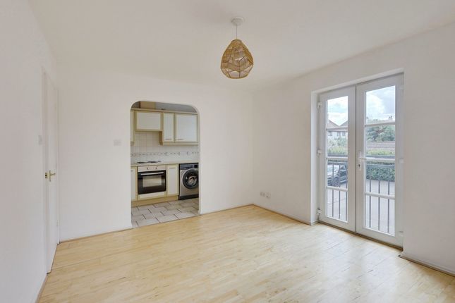 Flat FLAT 5, SPENCER HOUSE, Ensign Close, Leigh-on-sea photo 3