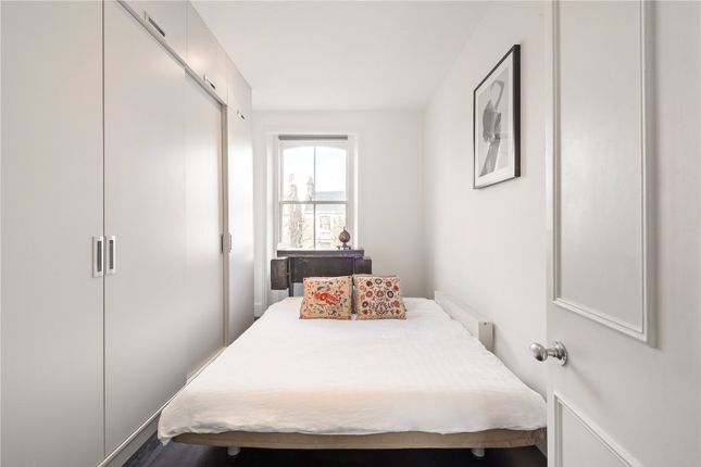 Flat to rent in Oxford Gardens, North Kensington