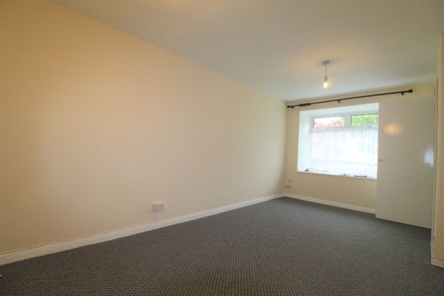 15, Ridsdale Road, Woking photo 2