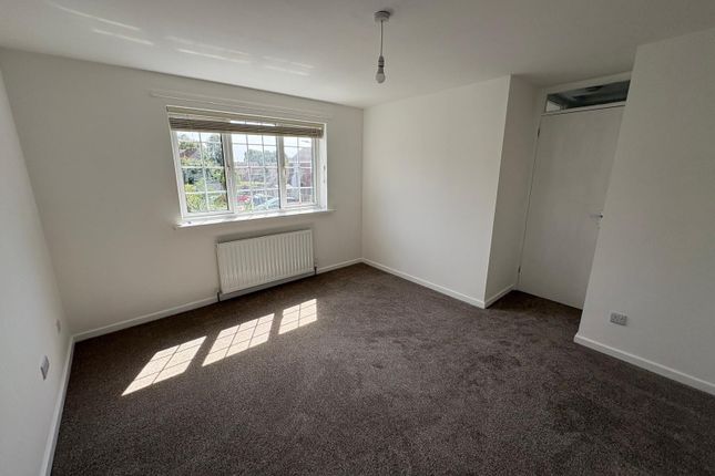 31, Newmarche Drive, DONCASTER photo 5