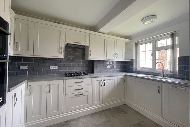 60 Bramley Avenue, Faversham photo 2