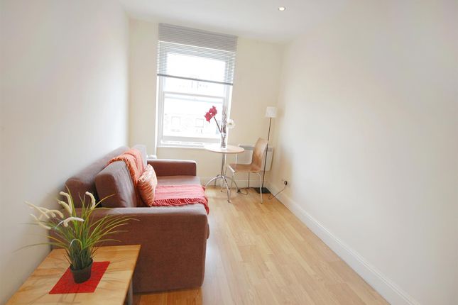Flat to rent in Southwell Gardens, South Kensington