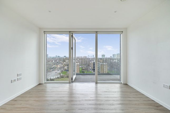 Flat 28, Lacewood Apartments, London photo 3