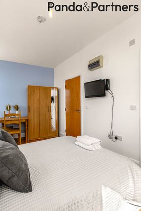 710, Holloway Road, London photo 4