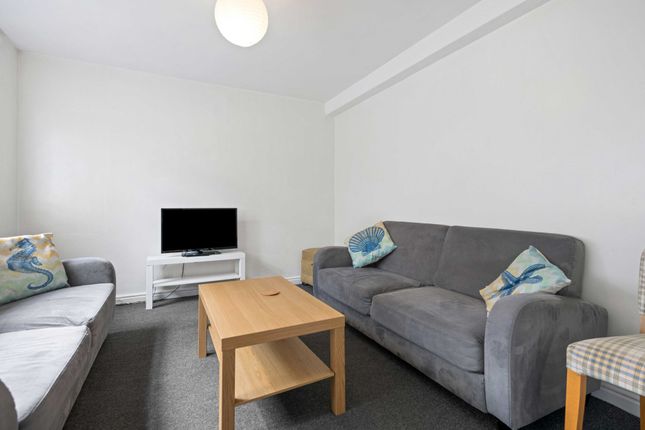 37 Forsythia Gardens, Nottingham photo 4