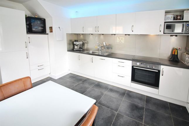 30, Fairfield Link, Leeds photo 4