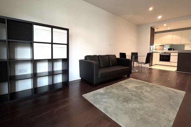 Flat for sale in Baltimore Wharf, Crossharbour