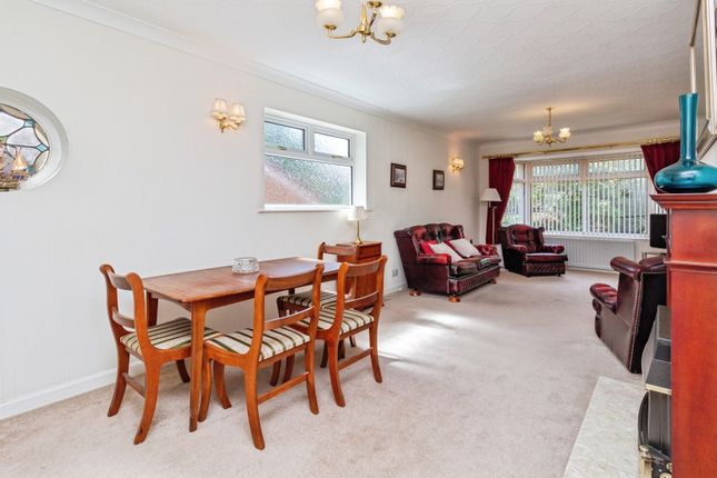 56, Roe Lane, Staffordshire photo 2