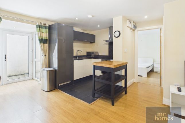 Flat 2, Crwys Court, 11 Crwys Road, Cardiff photo 5