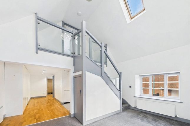 Flat 2,, Sterling House, Chertsey photo 2