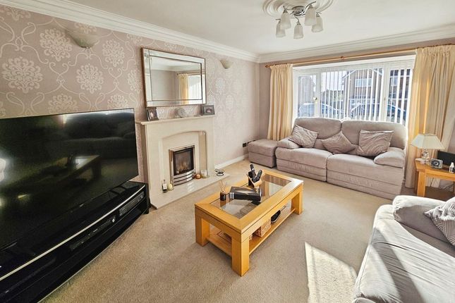 28, Dunstanburgh Close, Bedlington photo 3