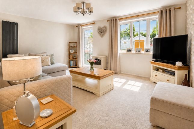 215, Waltwood Park Drive, Llanmartin, NEWPORT photo 3