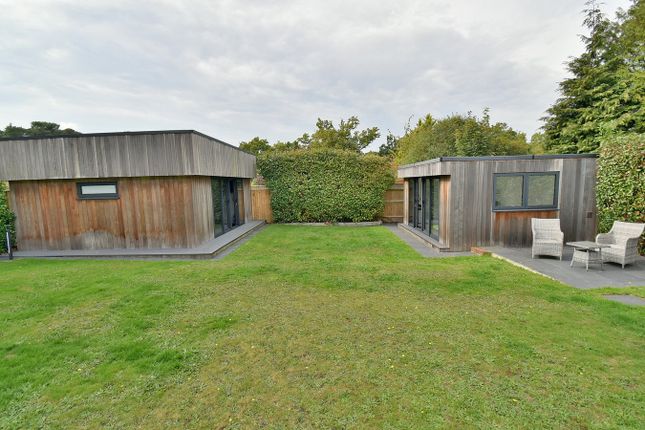 30, Martins Drive, Ferndown photo 3