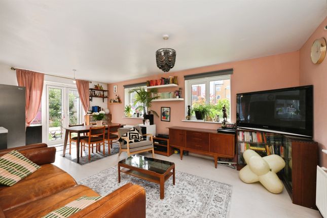 37, Bowhill Way, Harlow photo 3