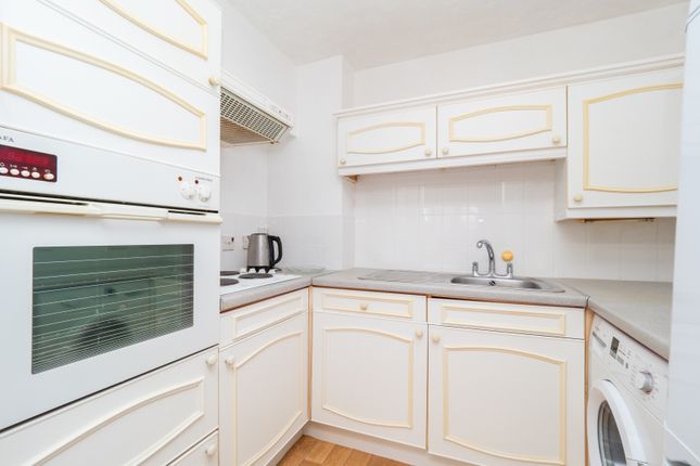 Flat for sale in Thicket Road, Sutton