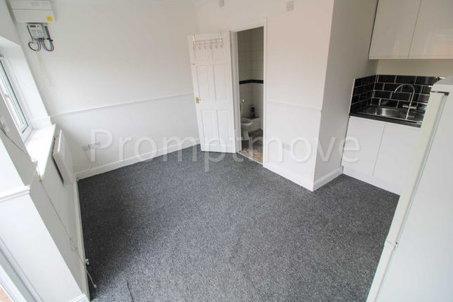 Property to rent in Waller Avenue, Luton LU4
