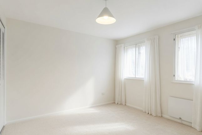 4, Dorney Way, Hounslow photo 4
