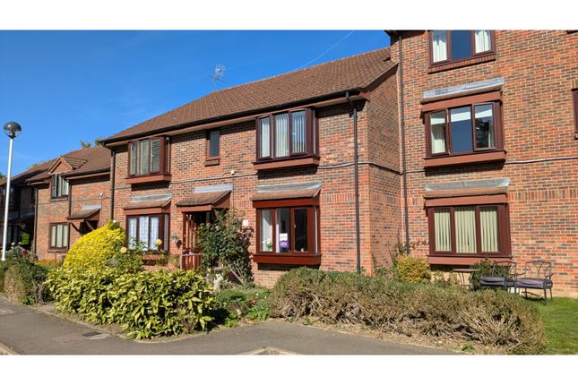 24 The Grange, High Street, Abbots Langley photo 2