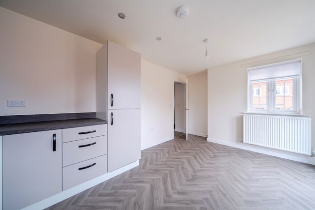 16, Taylor Way, Gedling, Nottingham photo 4