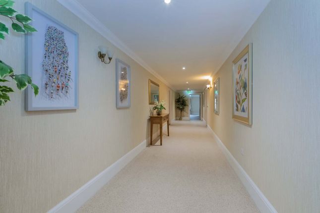 15, Fleur De Lis, Wokingham photo 4