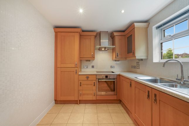 Flat 2, Ambleside House, 4, Gibbs Green, Edgware photo 4