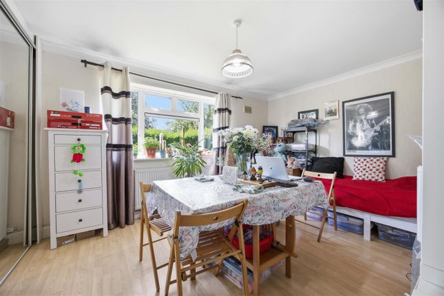 3, Whitethorn Avenue, Middlesex photo 4