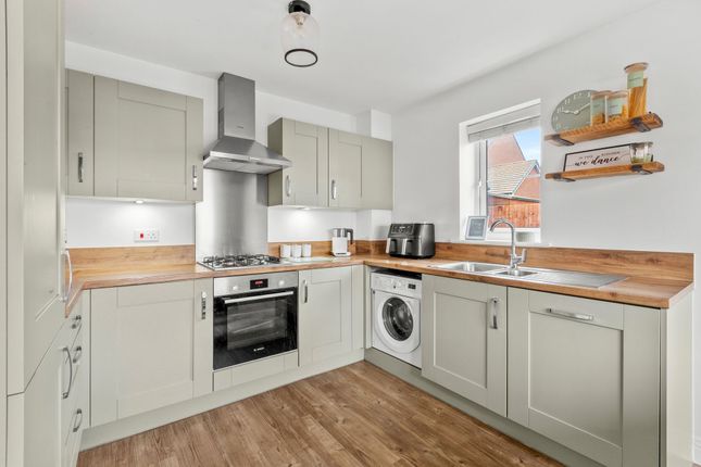 4 Athens Avenue, Aylesbury photo 3
