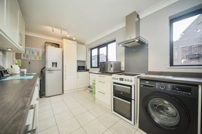 15, School Meadow, Stowmarket photo 3