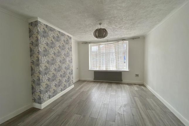 Semi-detached house to rent in Minet Drive, Hayes, Middx