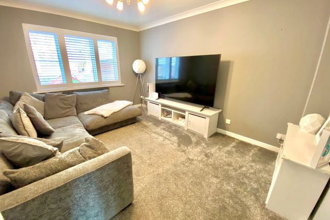 47, Stag Way, Fareham photo 2