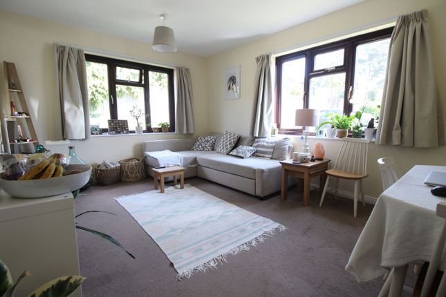 Flat 3, Spencers Court, 51 Lemon Grove, Bordon photo 2