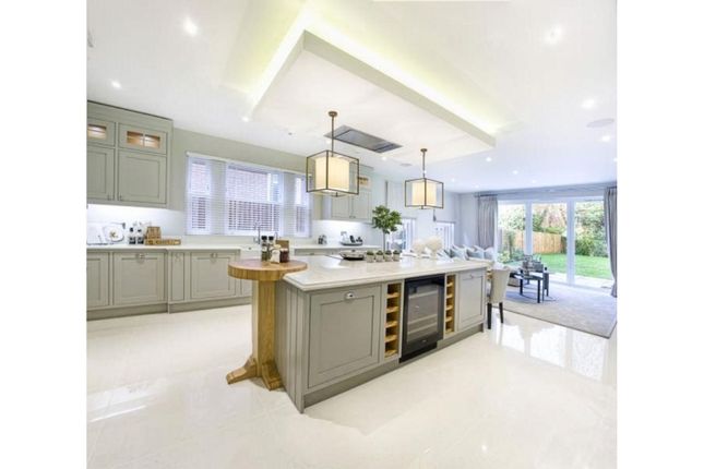 Roxbury Place, Devenish Lane, Ascot photo 2