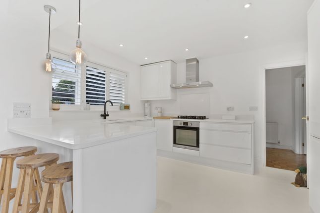 17 Kimber Close, Windsor photo 2