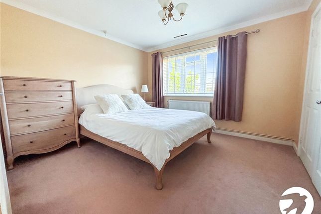 11, Knights Ridge, Orpington photo 4