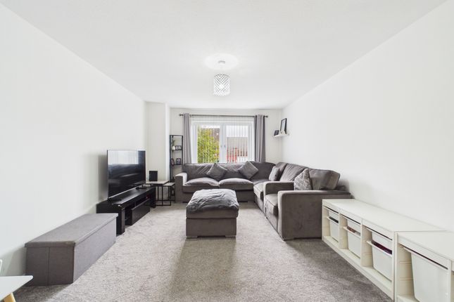 15 McCourt Gardens, Bellshill photo 2