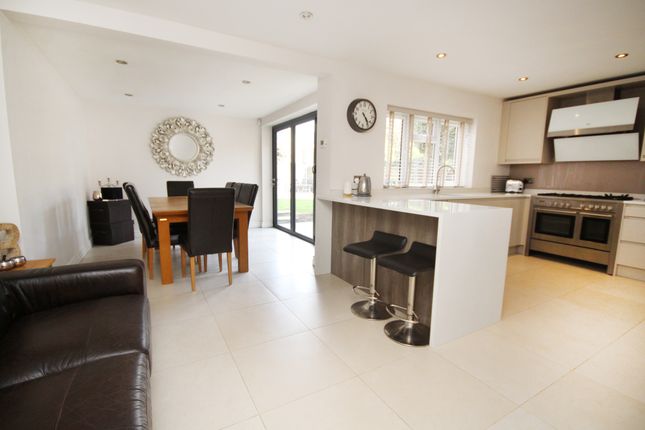 8, Oaks Road, Staines-upon-Thames photo 3