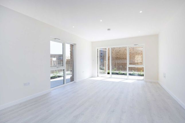 Thumbnail Flat to rent in Harewood Avenue, London