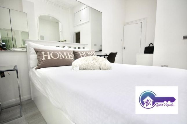 060926, Mortimer Crescent, London photo 4