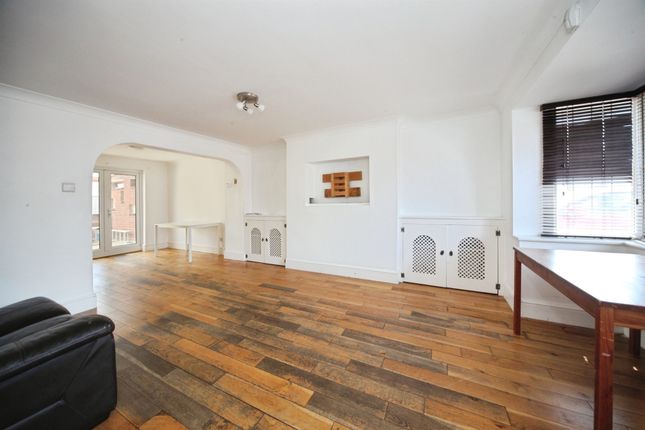 71, Milton Way, Dunstable photo 2