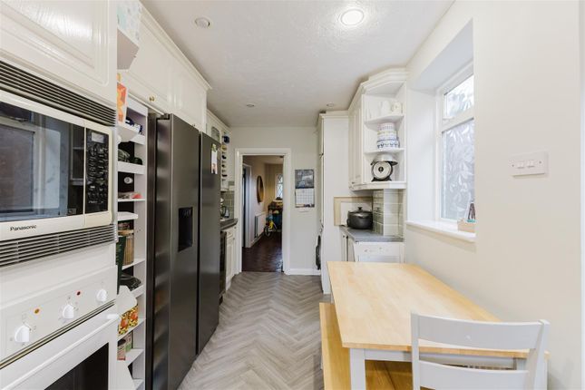 St. Georges Drive, Ickenham photo 4