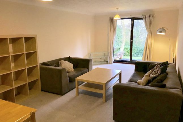 3 Oakhampton Court,, Park Avenue, Leeds photo 2